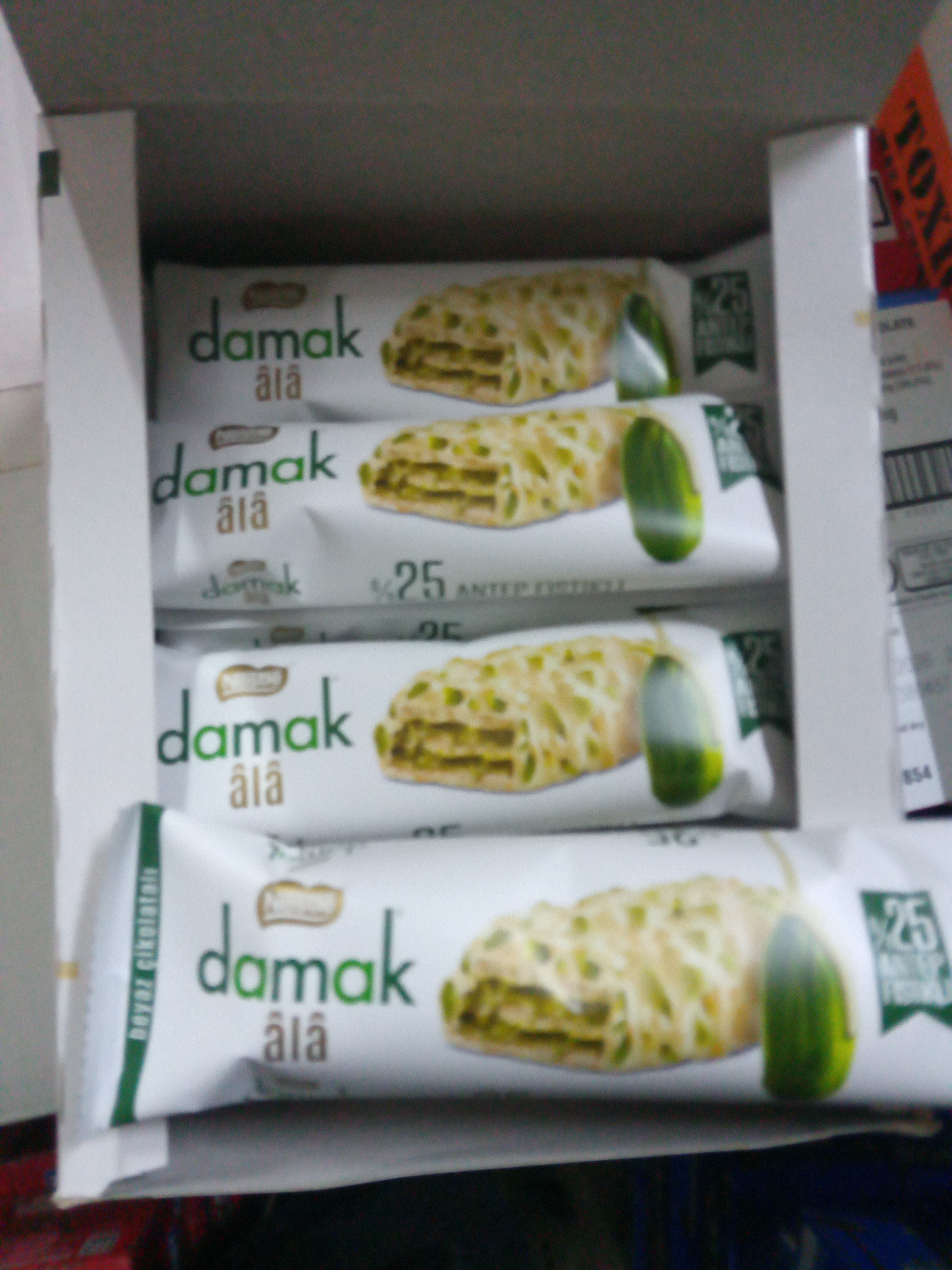 Шоколад Nestle Damak батончик с фисташками в Белом шоколаде   30гр